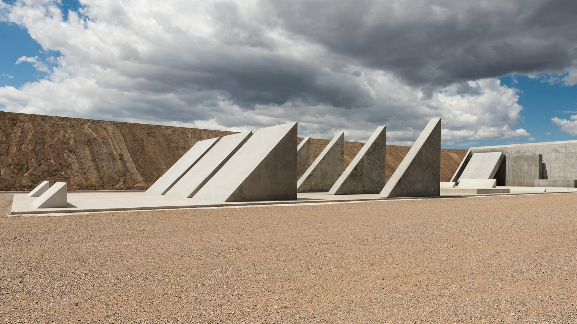 45°, 90°, 180°, City by Michael Heizer